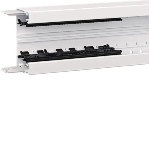 Profil inférieur de canal de plinthe Hager BRN 68x130 mm - Blanc trafic - 2 m