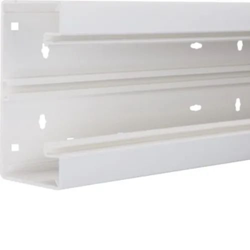 Hager BR6513019016 Socle de goulotte de bureau en PVC résistant aux UV pour BR 68x130mm, OT 80mm, 2m, blanc trafic