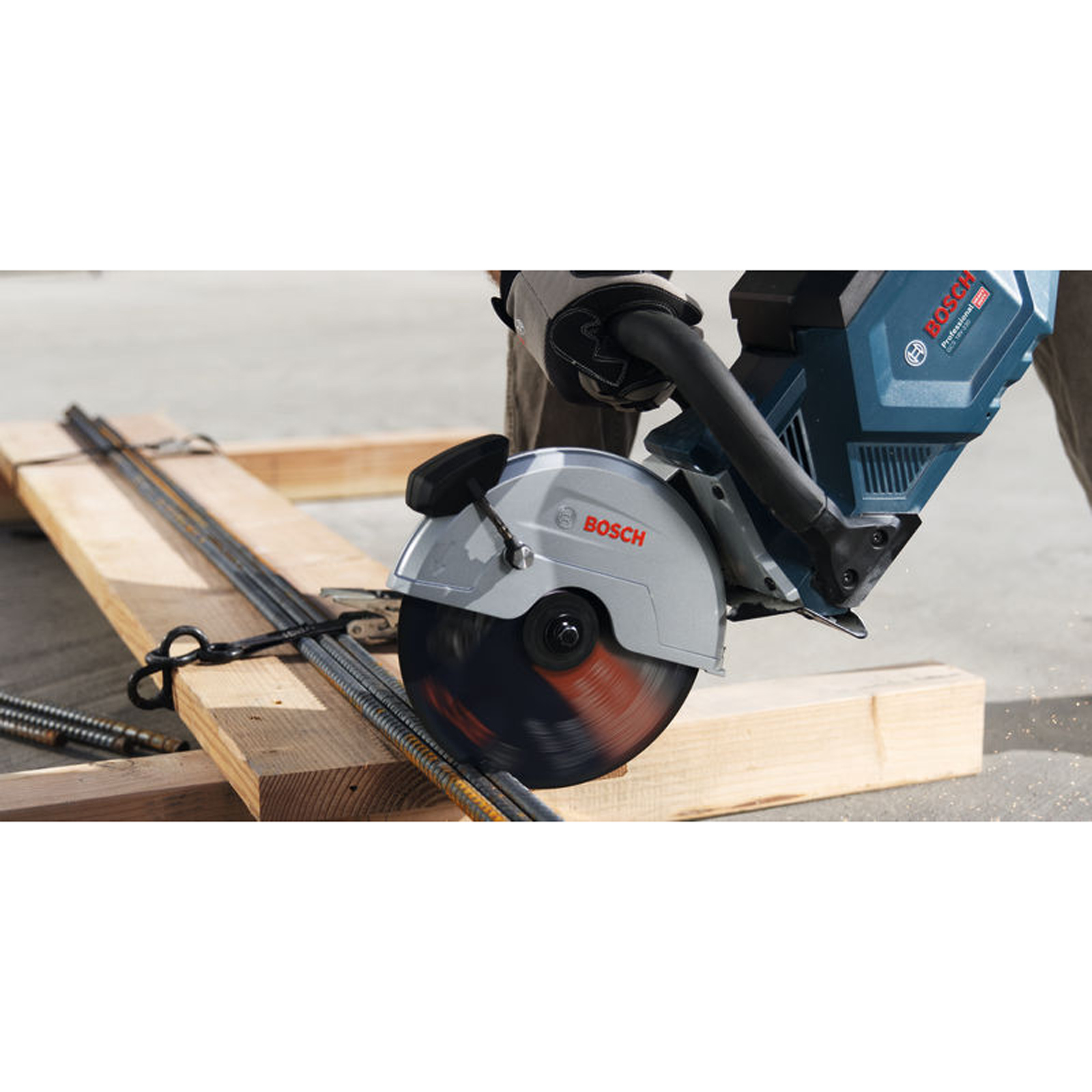 Bosch GCS 18V-230, tronçonneuse sur accumulateur sans batterie ni chargeur