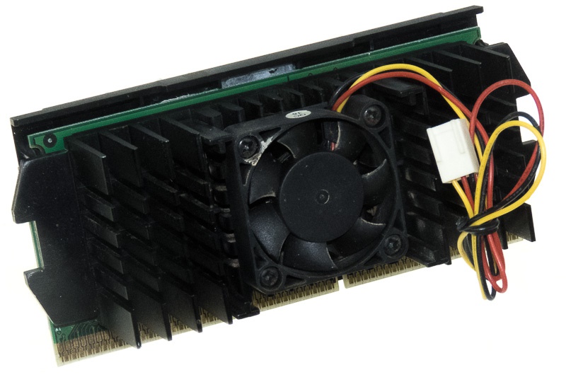 CPU INTEL PENTIUM III SL3XL 667 MHz SLOT1 + VENTILATEUR