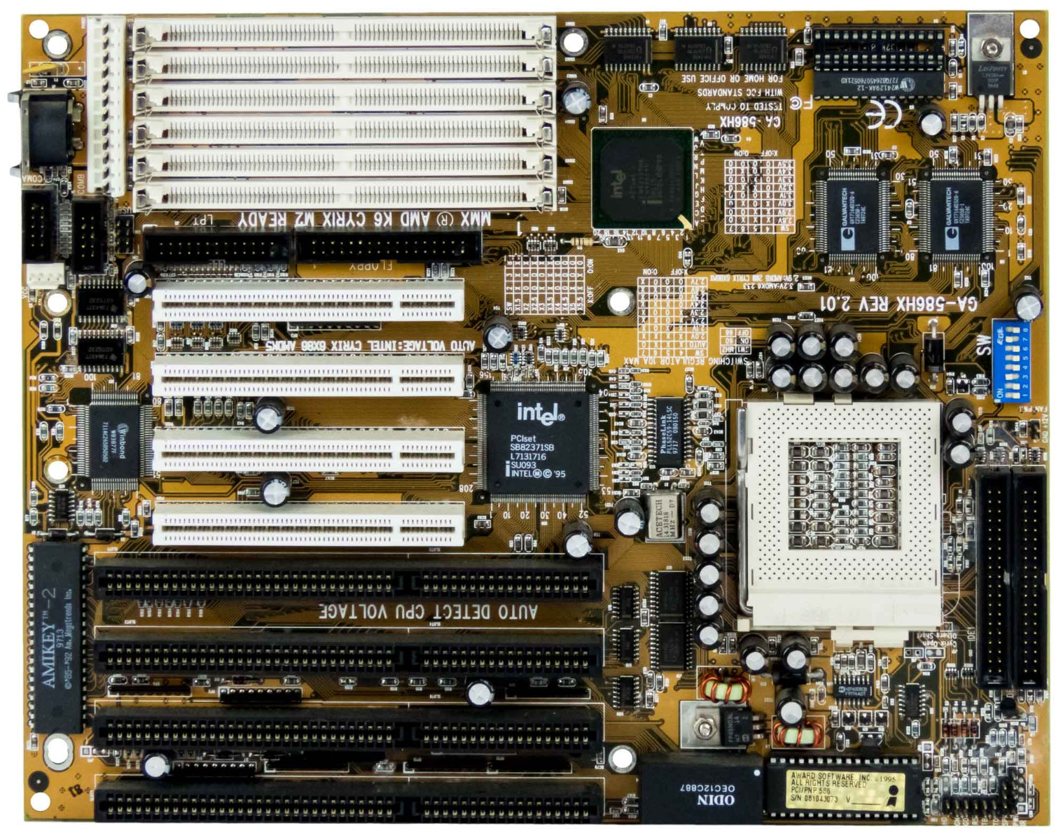 GIGABYTE GA-586HX Révision 2.1 SOCKET 7 SIMM ISA PCI