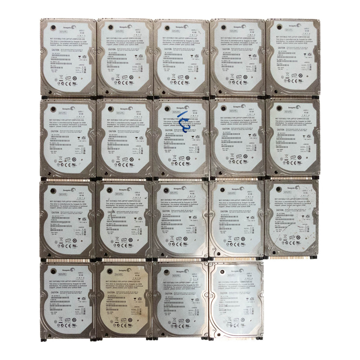 Lot de disques durs 26 pièces - 16 To 6 To 4 To 3 To 1 To 3,5'' - RECONDITIONNÉS - POUR PIÈCES